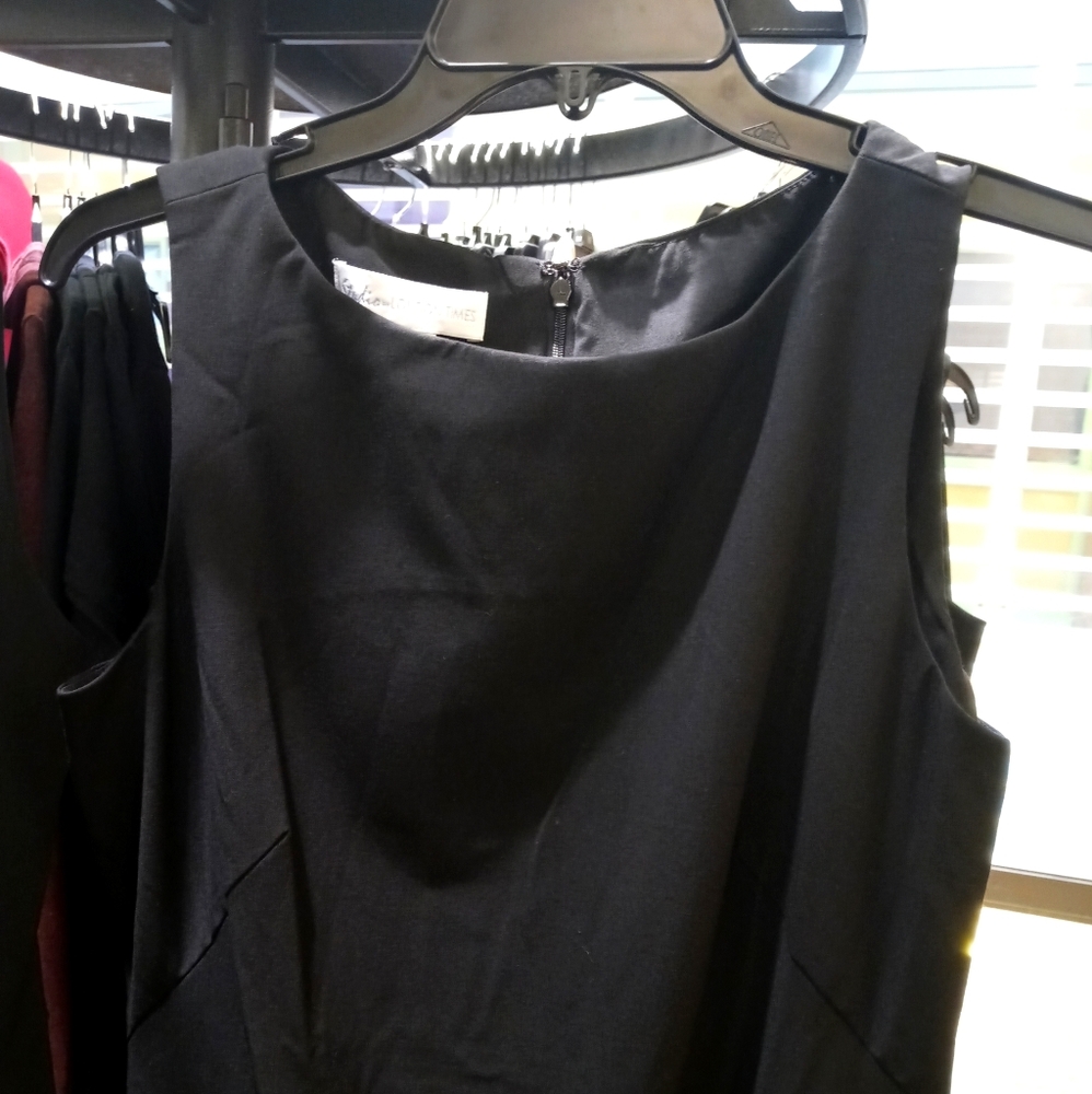 black sleeveless dress